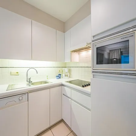 Well-maintained With Sea View *