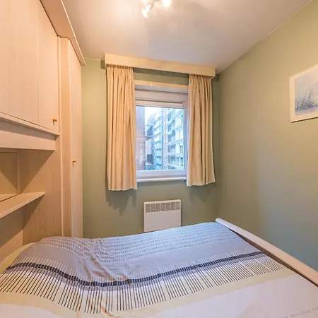 Well-maintained With Sea View *
