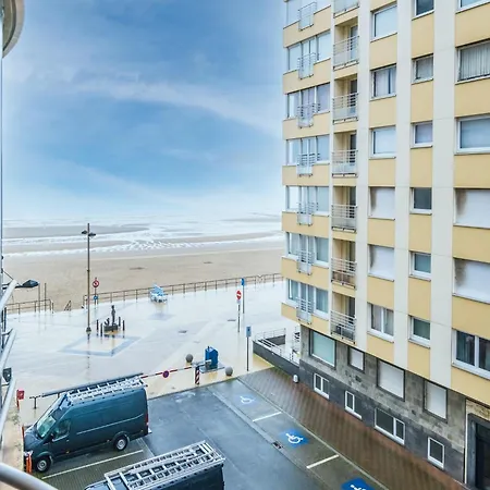 Well-maintained With Sea View *