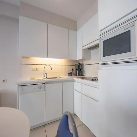 Well-maintained With Sea View *
