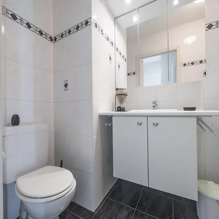 Well-maintained With Sea View *
